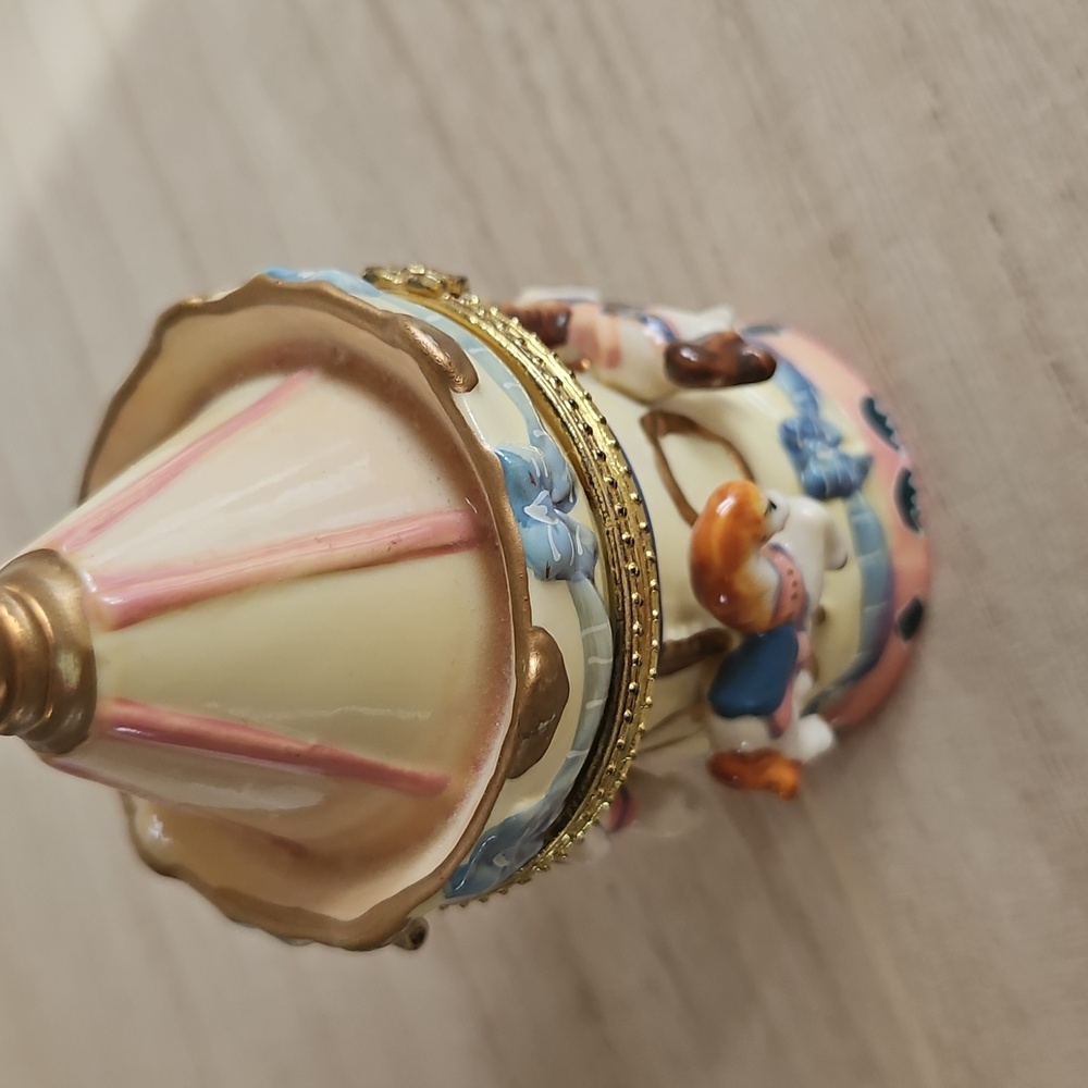 Small Carousel Ceramic Box - Picture 5 of 10